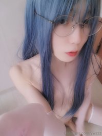 ywzzz leak - I took a video in the room where clothes are stored