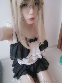 ywzzz leak - Which is better, naked or not naked?