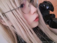 ywzzz leak - sweat a lot when I wear latex clothes