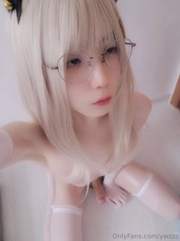 ywzzz leak - I wish I was a little taller too :(