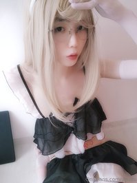 ywzzz leak - After applying oil to my feet and taking pictures, I slipped..