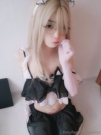 ywzzz leak - After applying oil to my feet and taking pictures, I slipped..