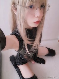 ywzzz leak - sweat a lot when I wear latex clothes