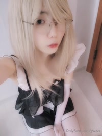 ywzzz leak - After applying oil to my feet and taking pictures, I slipped..