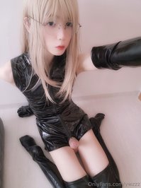 ywzzz leak - sweat a lot when I wear latex clothes