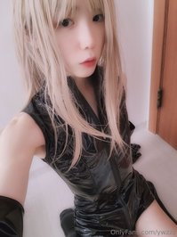 ywzzz leak - sweat a lot when I wear latex clothes