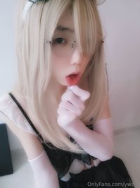 ywzzz leak - After applying oil to my feet and taking pictures, I slipped..