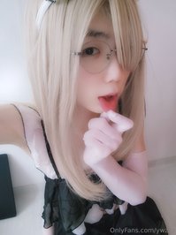 ywzzz leak - After applying oil to my feet and taking pictures, I slipped..