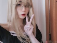 ywzzz leak - While playing VR, many characters were wearing maid uniforms..