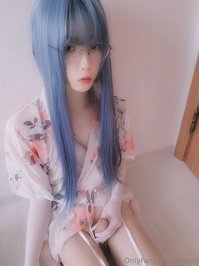 ywzzz leak - It was so hot that I took off my clothes and went to sleep, ..